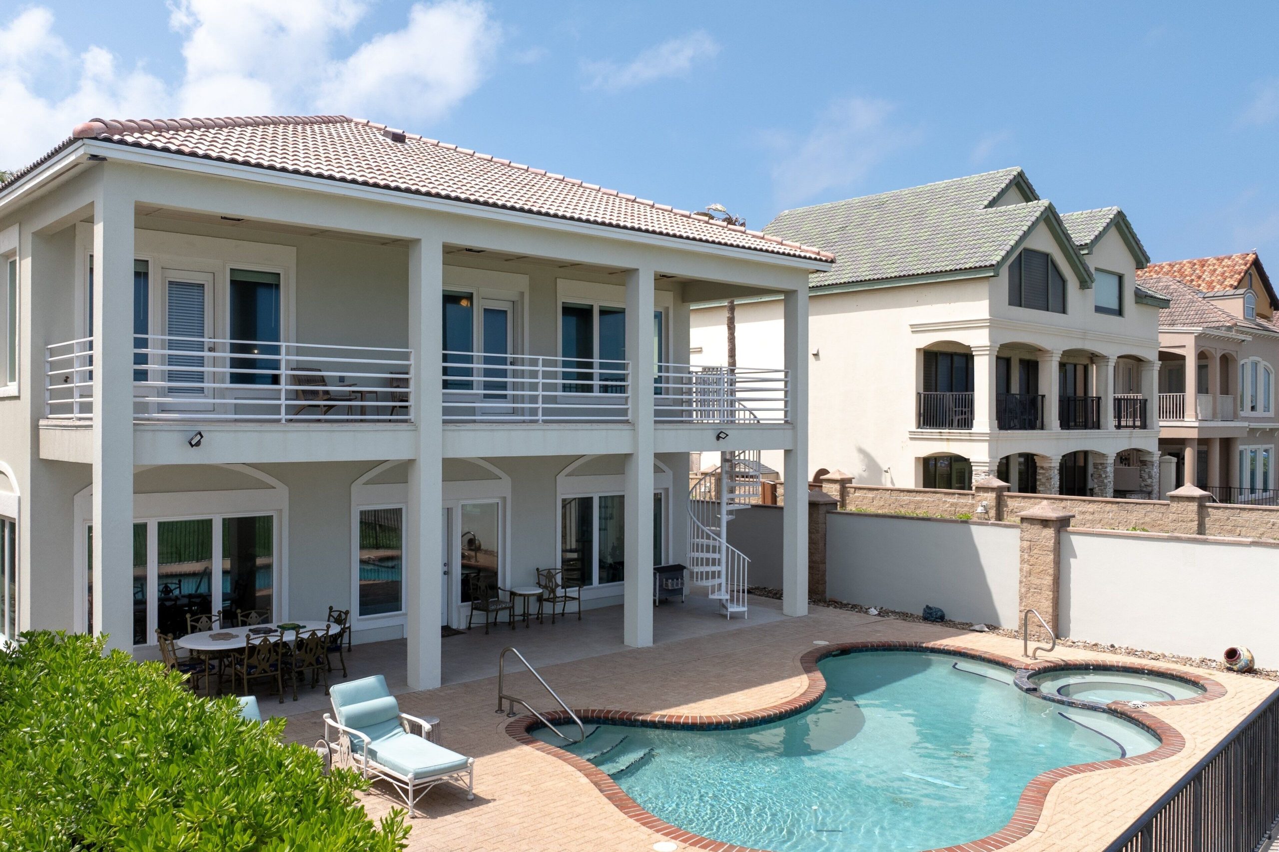 Best South Padre Rentals for Couples Seeking a Romantic Escape