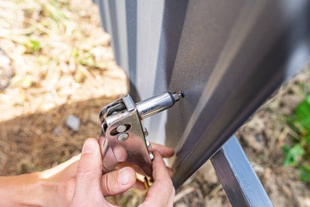 Local Fencing Contractors Specializing in Wood, Vinyl & Metal Fences